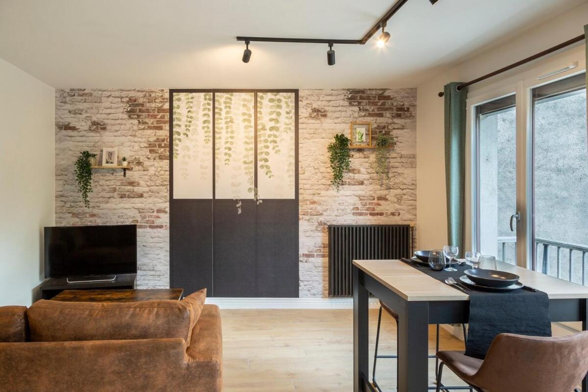 La Clairiere ~ Parking ~ Arrivee Autonome Appartement Bourges Buitenkant foto